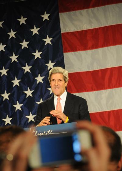 Kerry Congratulates Warren Kerry Congratulates Warren