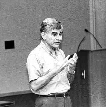 Cover image for Dukakis Praises Public Service, Covers Varied Topics in Discussion