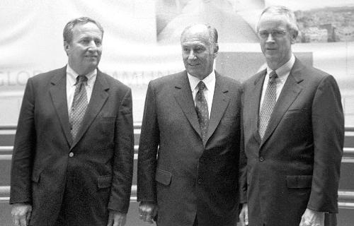 University President LAWRENCE H. SUMMERS joins THE AGA KHAN ’59 and MIT President CHARLES VEST at the MIT School of Architecture and Planning Friday to launch ArchNet, a site devoted to Islamic architecture.