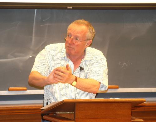 Journalist ROBERT FISK speaks at the Law School yesterday on the problems with the media’s coverage of Middle-Eastern affairs.