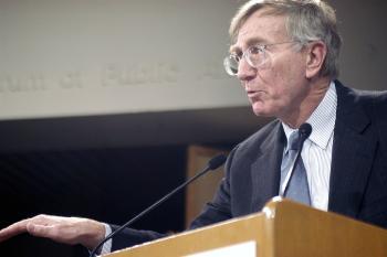 Cover image for Goldsmith Award Winner Criticizes Bush Administration