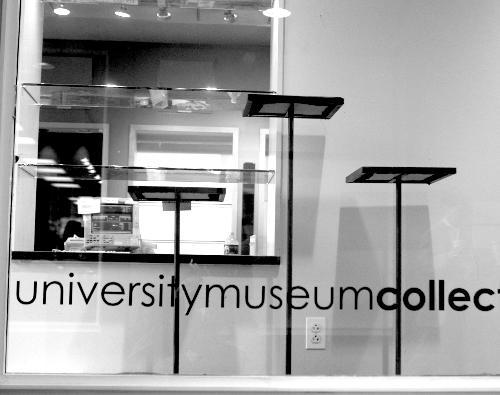 After weeks of discounting merchandise, the Harvard University Museum Collections store in Holyoke Center will close today.