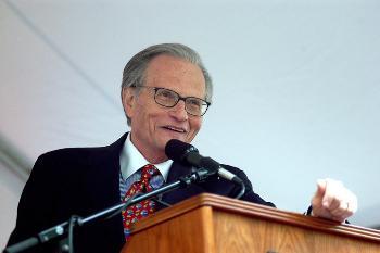 Talk-show host LARRY KING addresses Harvard Law School's graduating class yesterday on the steps of Langdell Hall.