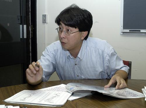 WILLIE SOON, a Harvard scientist and the author of a controversial study denying that there has been global warming in the 20th century, shows data defending his research yesterday.
