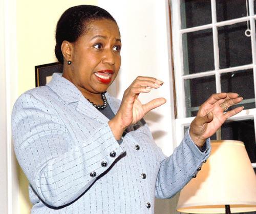 Former Senator CAROL MOSELEY BRAUN chats with students in the Kirkland Junior Common Room yesterday before her “Hardball” appearance.