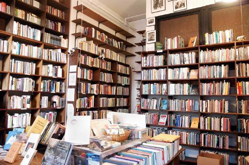 Grolier’s was once the haunt of e.e. cummings ’15, T.S. Eliot ’10 and Alan Ginsberg.