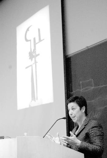 Victòria Combalia of the University of Barcelona speaks at the “Barcelona and Modernity” symposium in the Fong Auditorium on Saturday.