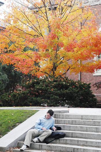 Justin S. Murray ‘07 reads on the steps of Memorial Church while enjoying yesterday’s unusually high temperatures.