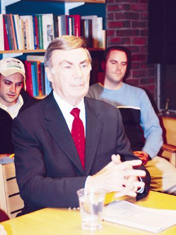 ABC News broadcaster Sam Donaldson meets with students in his study group at the Institute of Politics yesterday.
