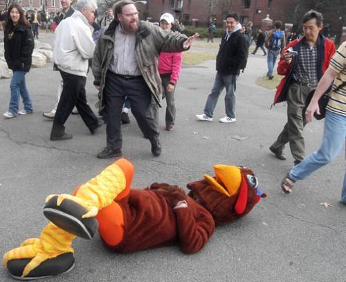 The usual flow of Science Center denizens is interrupted yesterday afternoon by a reclining, costumed Jake C. Levine ‘06, who urged them to “go cold turkey” and sign a pledge to turn off their computers this Thanksgiving break.