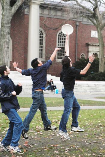 Eli M. Levenson ’08, left, Jennings Y. Xu ’08, center, and Adam J. Kapor ’08 throw a frisbee in Tercentenary Theatre yesterday.