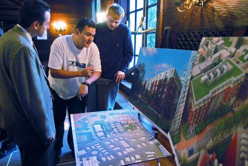 From left, John H. Martin of Elkus-Manfredi Architects, David F. Hill ‘06, and Jonathan E. Gienapp ‘06 discuss the construction that will take place near Dunster House last night in the house’s dining hall last night.
