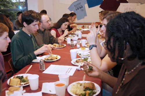 Students dine in Harvard Hillel’s dining hall. The campus organization has fallen short of its fundraising goal, raising less than 15 percent of the total amount that it sought.