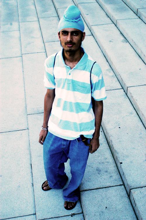 Navdeep Singh Johan had his kirpan—a sword that he carries for religious reasons—taken away and then returned by Harvard administrators.