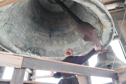 Father Roman rings the Lowell House bells earlier this year. Roman and other representatives of Moscow’s Danilov Monastery met with Harvard representatives in late May to discuss the return of the bells, a fixture in Lowell for decades.