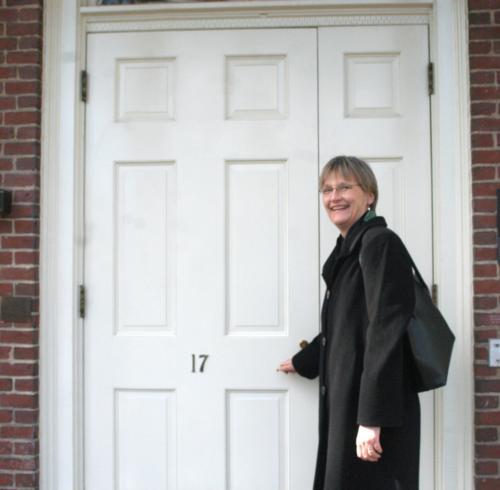 Drew Gilpin Faust enters Loeb House around 12:50 p.m. this afternoon.