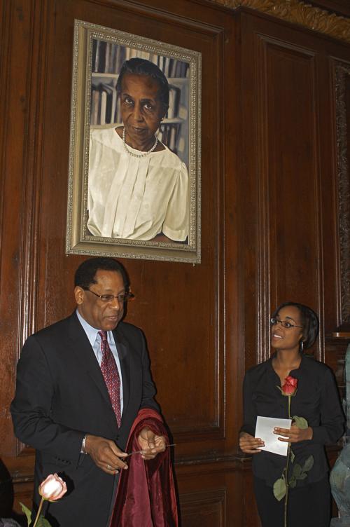 Dr. S. Allen Counter and Natasha Alford ‘08 unveil a portrait of Dr. Eileen Jackson Southern, the first black female professor given tenure at Harvard.