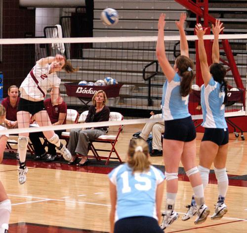 Senior co-captain Laura Mahon and the rest of the Harvard women’s volleyball closed their season with a split against visiting Columbia and Cornell. The Crimson finished the fall 3-11 in the Ivies.
