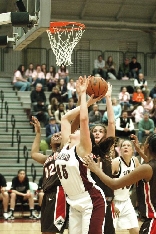 Women’s basketball continued its Ivy title quest by posting two more league victories, despite flashes of mediocre play.