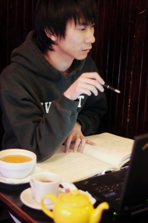 Lewis Z. Liu ’08, a joint Visual Environment Studies and Physics concentrator, is among the hundreds of seniors handing in their theses this month.
