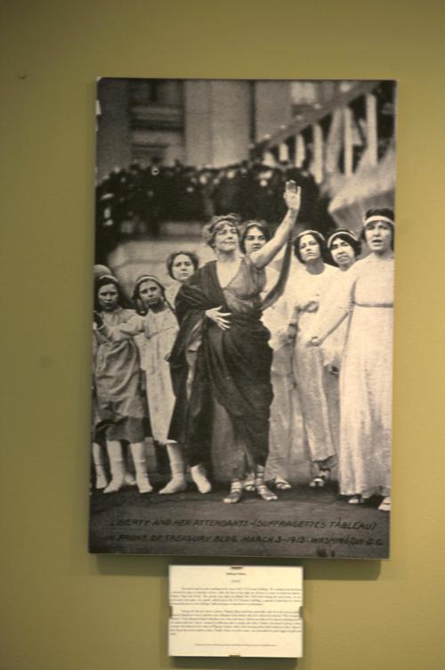 1Uncaptioned photo