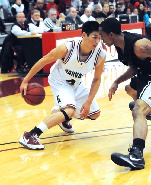 After a stellar seven-day streak for the Knicks, former Harvard standout Jeremy Lin '10 took home NBA Eastern Conference Player of the Week honors. 