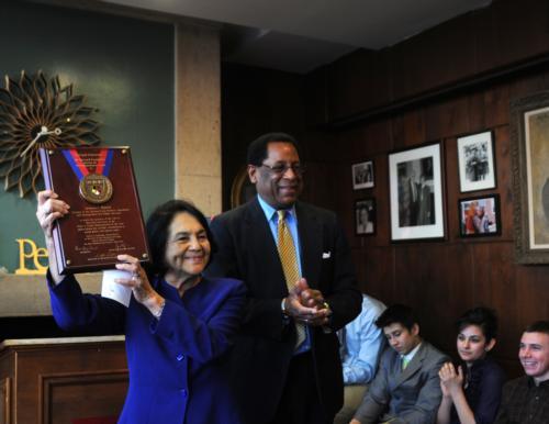 The Harvard Foundation gives social and civil rights activist Dolores Huerta its Humanitarian of the Year award at a ceremony yesterday.