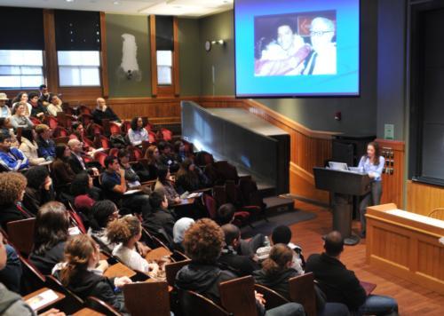 Professor Kimberly M. Docasta examines the multiracial movement in regards to Obama’s ascendancy to an interested audience of students from Harvard and local universities.