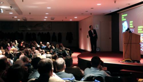 Daniel Lieberman discusses, “Human Evolution 150 Years After Darwin” and the “dysevolution” of man to a filled Geological Hall last night.