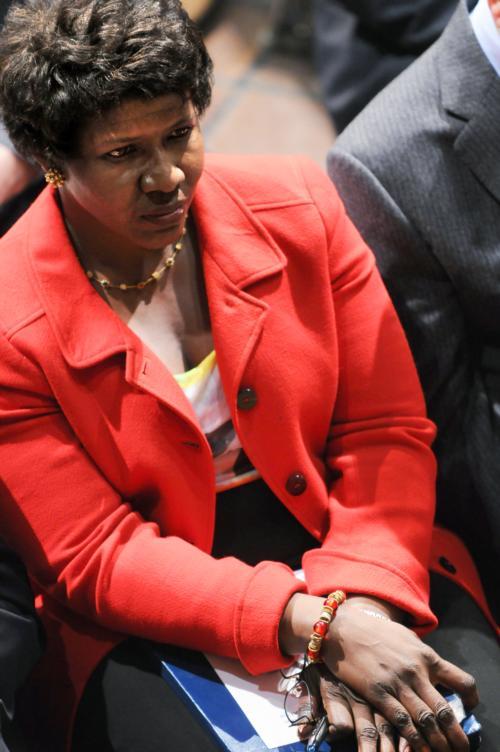 Gwen Ifill, moderator of ‘Washington Week’ and senior correspondent on ‘The News Hour with Jim Lehrer,’ accepts the Goldsmith Career Award.