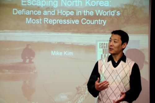 Activist Mike Kim, founder of Crossing Borders Ministries, discusses his experiences helping North Korean immigrants cross the North Korean border at the Harvard Law School yesterday.