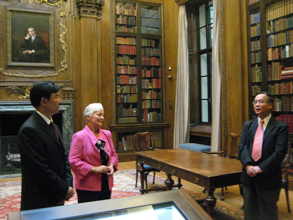 The entire contents of the Harvard-Yenching Library’s Chinese rare book collection, 51,500 volumes in all, will be digitized over the next six years by Harvard librarians with funds from the National Library of China.