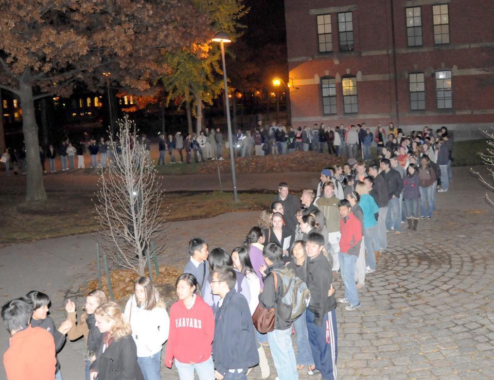 A long line of students formed outside the Beat Yale Thankathon in Boylston Hall last night. Attendees at the Harvard College Fund Undergraduate Committee event wrote notes to donors and received free “Fale” t-shirts.