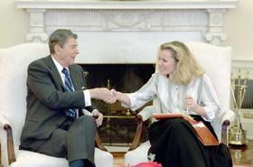 Cover image for Peggy Noonan 101: All About Moi