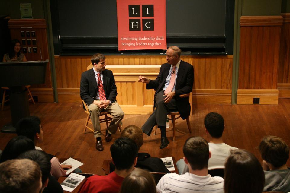 Gergen, right, speaks at a forum hosted by Harvard College's Leadership Institute in 2009.