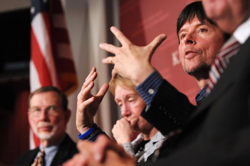 Original Publication Date: April 13, 2009

Legendary documentary filmmaker Ken Burns, Pulitzer Prize-winning Harvard historian Doris Kearns Goodwin and Sportswriter and National
Baseball Hall of Fame honoree, Peter Gammons and moderator Robert Behnof the Harvard Kennedy School address a packed forum at the Institute of Politics. 