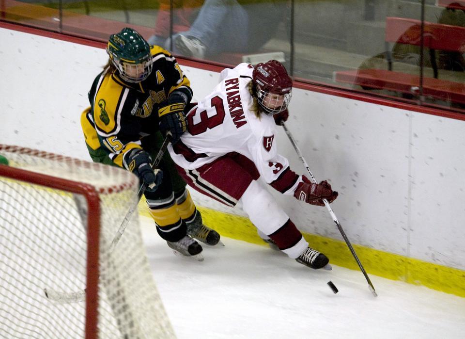 Junior Liza Ryabkina netted two goals on Friday, giving the winger nine points in her 10 games this season. Ryabkina teamed up with linemate Anna McDonald for her first goal before adding an unassisted tally in the third.