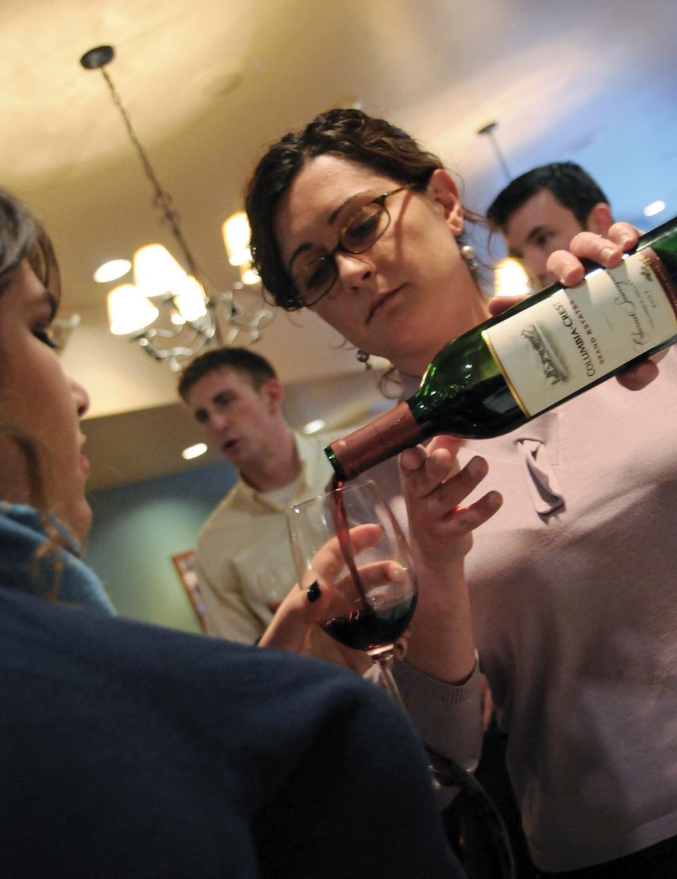Carol Fuccione of Ste. Michelle Wine Estates held a free wine seminar at Bertucci’s Italian restaurant yesterday evening. Bertucci plans to make this a monthly event showcasing wines served at the Cambridge establishment.