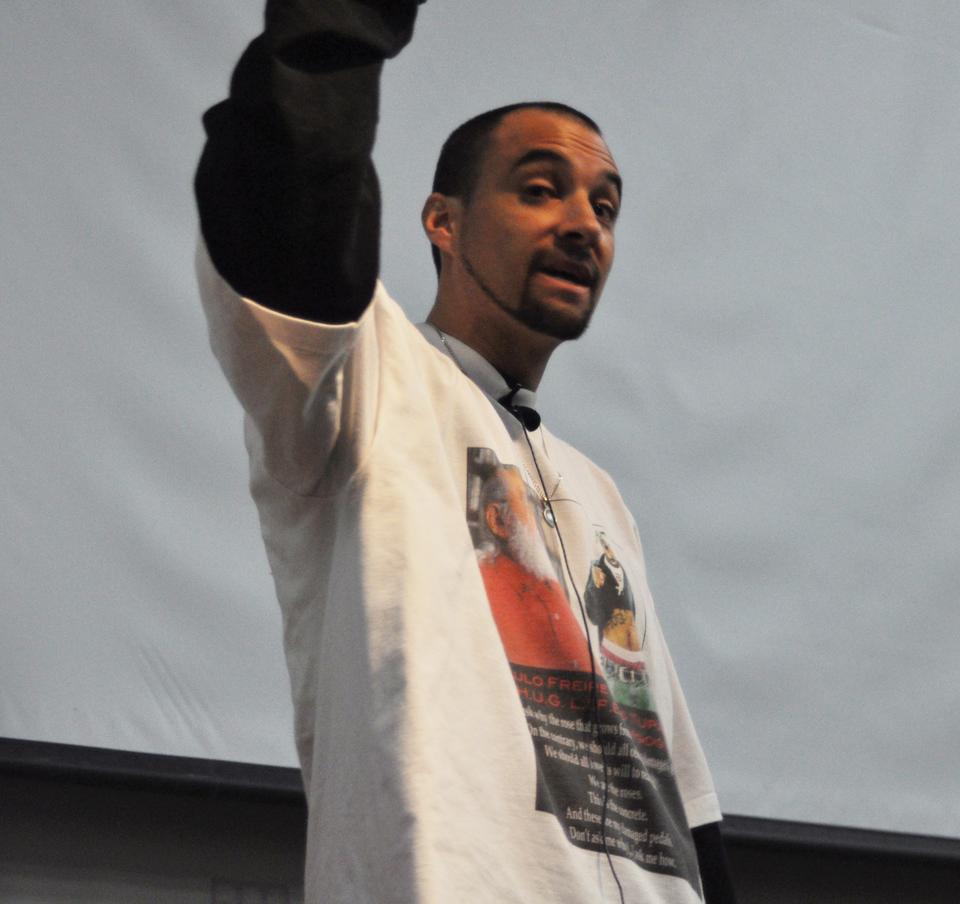 Dr. Jeffrey Michael Reies Duncan-Andrade gestured to a full room in Longfellow Hall at the Graduate School of Education last Friday, February 26, as he spoke on the topic of hope in urban classrooms
