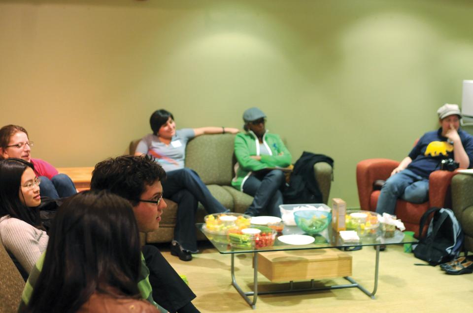 Students discuss issues pertaining to queer groups and persons of color at the Harvard College Women’s Center last night.