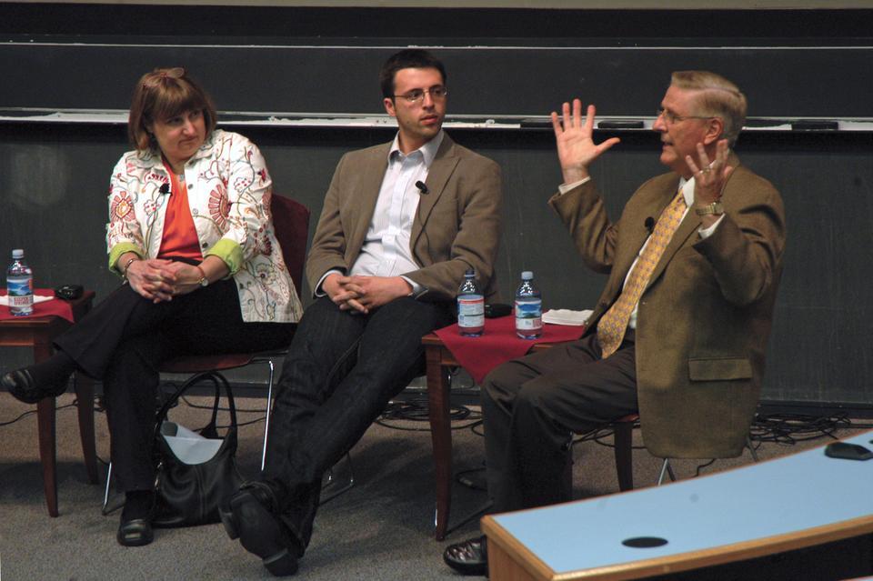 Dr. Timothy Johnson, medical editor for ABC news, Ezra Klein, a blogger and columnist, and Julie Rovner, a correspondent for National Public Radio, discussed how the media covered the healthcare debate at the Shorenstein Center’s panel on healthcare reform and new media last night.