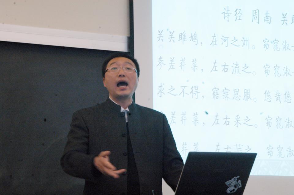 Harvard’s Chinese language program invited two well-known traditional Chinese poetic chanters to lead a traditional chanting workshop for interested members of the Harvard community yesterday in Vanserg Hall. 