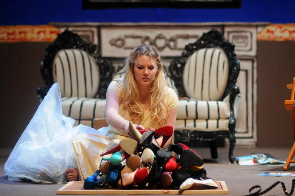 Aneliese K. Palmer ’12 plays the matriarch of the Hogan family in “Fat Men in Skirts!!!?!,” running through May  2 at the NCT.