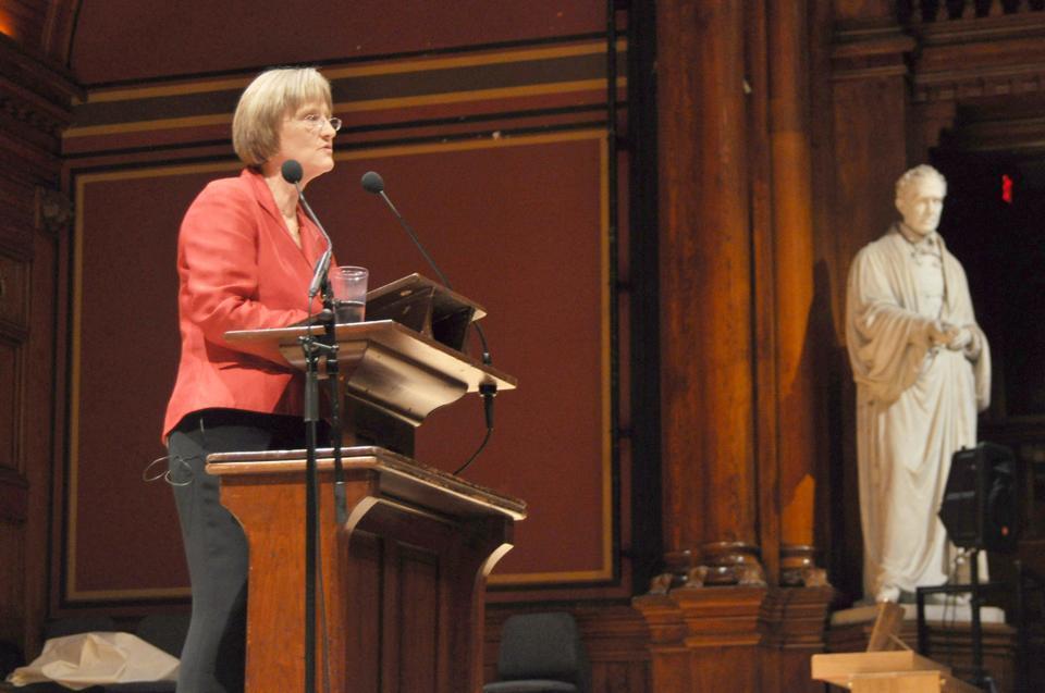 
President Drew Faust takes questions from admitted students and their parents who filled Sanders Theater tPresident Drew G. Faust takes questions from admitted students and their parents who filled Sanders Theater to capacity last Saturday afternoon during the opening presentation of the April Visiting Program.
