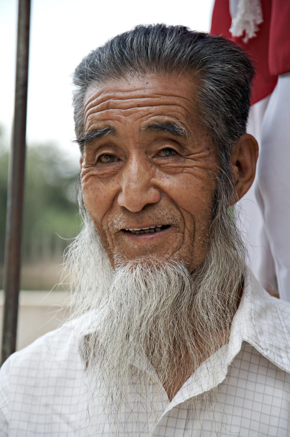 This old man doesn't say a word to me; he just revolves Baoding balls in his right hand and smiles when I tell him his beard is handsome.



