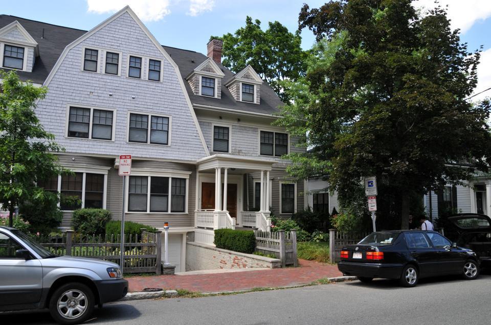 35 Trowbridge St., the current residence of alleged Russian spies living in Cambridge.  
