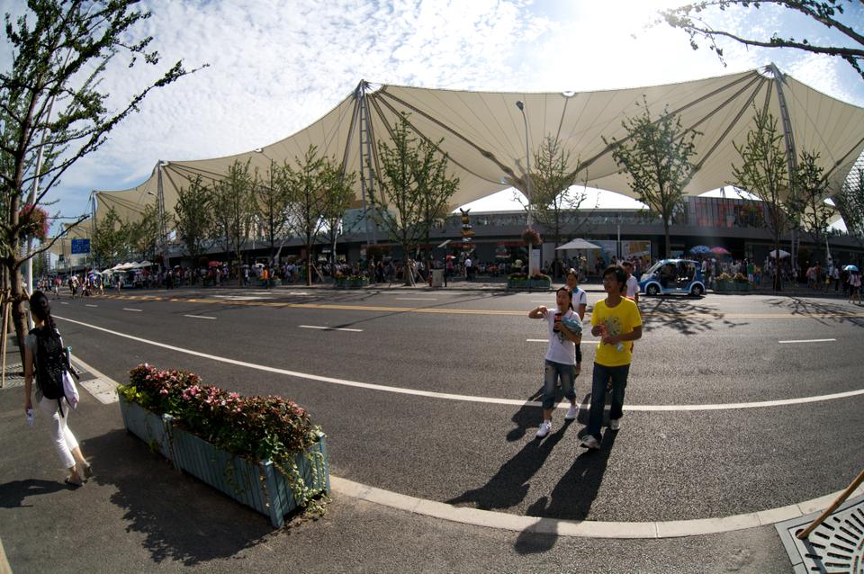 The Expo Axis, or Expo Boulevard, is the largest single entity in the exposition; it is the four-floor, kilometer-long, semi-open nucleus of the Expo. Much like a mall, it offers food, entertainment, and shopping, as well as subway access, and it adjoins the other permanent Expo buildings such as the China Pavilion and the Performance Center.