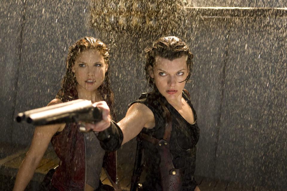 Milla Jovovich and Ali Larter prepare for battle in "Resident Evil: Afterlife."