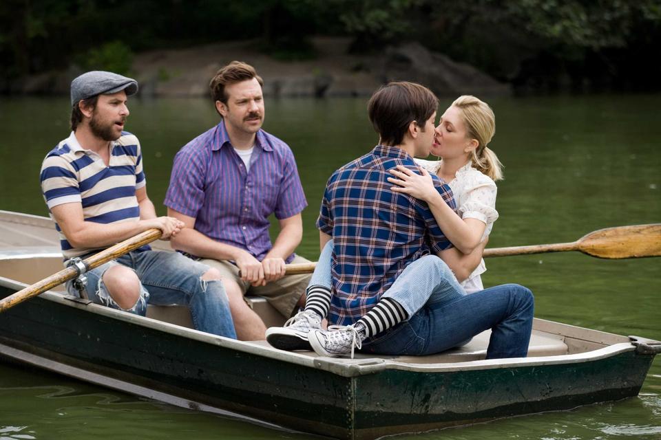 Barrymore and Long find romance on a boat in "Going The Distance."