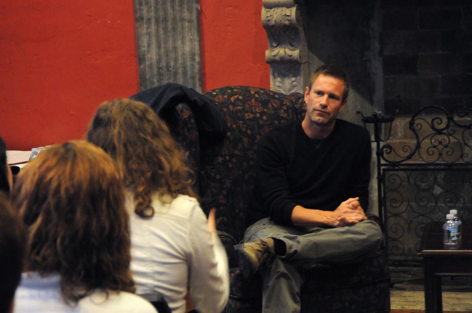 Aaron Eckhart took questions about life as an actor, his role in The Dark Knight, and his upcoming films in the Adams JCR on Friday. The event was part of the Harvard Undergraduate Television Speaker Series.